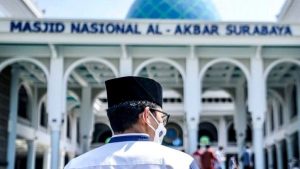 Sandiaga Masjid Al Akbar