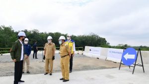 presiden tinjau tol