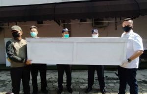 Kadin Bantu Peti Mati