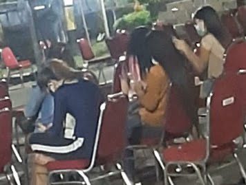 Karyawan Suzana Karaoke