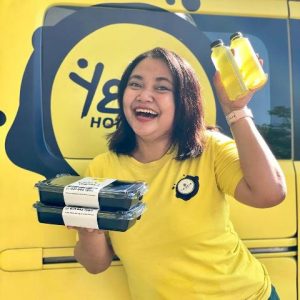 yello yummy box