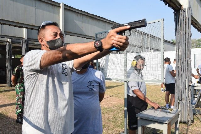 Jaga Imun dan Asah Naluri Tempur, Gubernur Akademi TNI AL dan PJU AAL Latihan Menembak 20 gub aal lat nembak