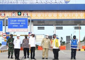 jokowi jalan tol kalimantan