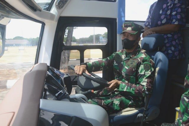Usai Terima Tujuh Randis dari Mabesal, Gubernur AAL Test Drive Bus 20 Gub AAL tst drive bus