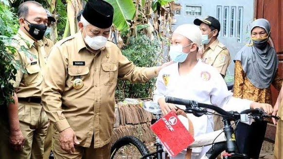 Syaiful Akhirnya Dihadiahi Sepeda dari Bupati Malang 20 Syaiful kado sepeda