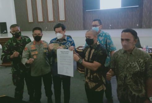 Pengusaha RHU di Surabaya Tandatangani Pakta Integritas Bersama 20 bos RHU SBY