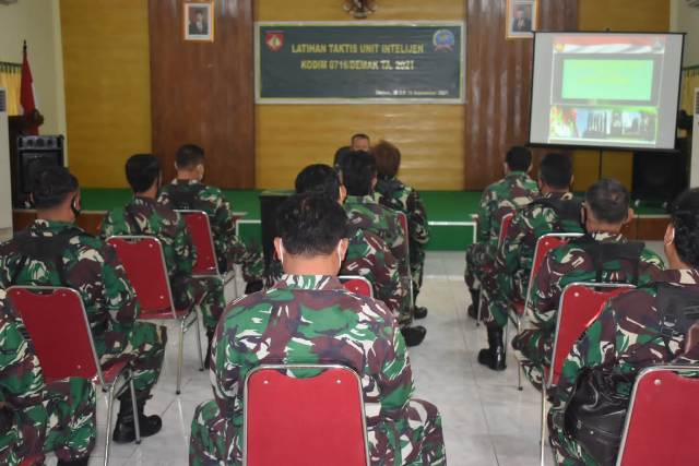 latihan intelijen