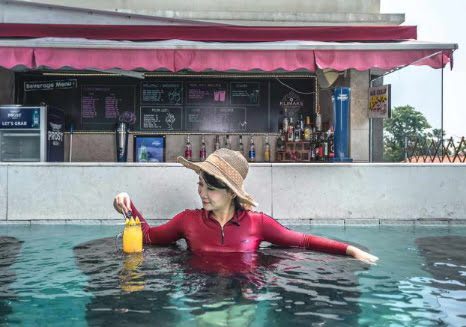 Akhir Pekan di Area Kolam Renang Quest Hotel Darmo Surabaya 20 quest kolam renang