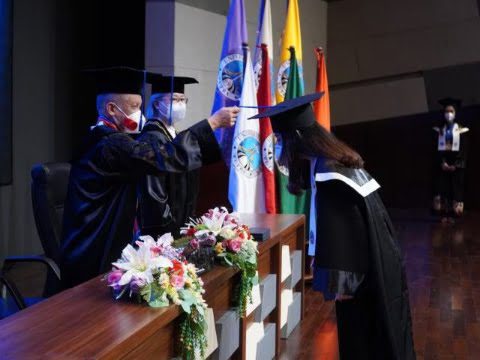 Ignatius Jonan Hadir Secara Virtual di Wisuda ke-80 Universitas Kristen Petra 21 rektor toga