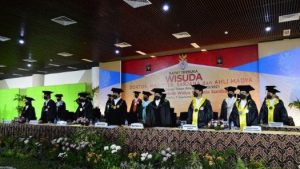 wisuda ukwm