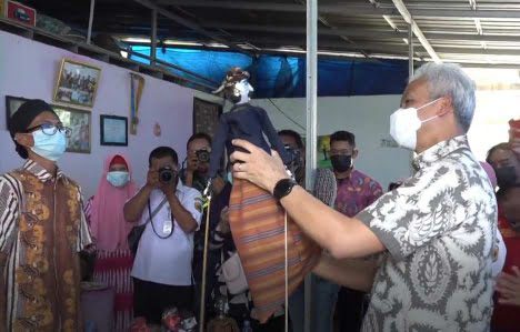 Ganjar Apresiasi Inovasi Wayang Limbah Buatan Pengrajin Grobogan 20