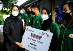 Bupati Ipuk beri bonus atlet