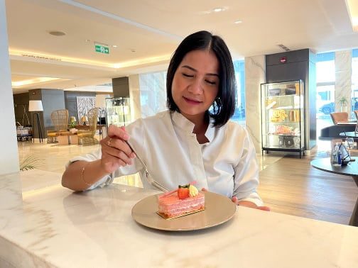 Dukung Kesadaran Kanker Payudara Jaringan Hilton di Indonesia Kampanyekan "Pink Ribbon" 20 HiltonPinkMonth