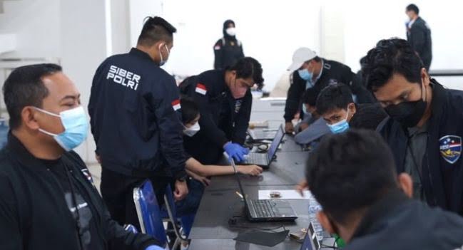 Polda Jatim Grebek Kantor Pinjol Ilegal di Surabaya 20 Polda Jatim Grebek Pinjol ilegal