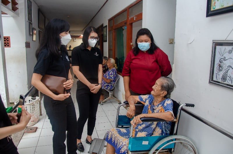HUT ke-7, Hotel Ciputra World Surabaya berbagi semangat ke Panti Wreda 20