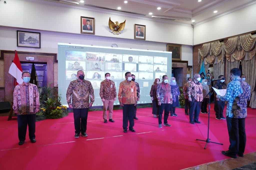 Pemkot Surabaya Mengukuhkan Tim Percepatan Akses Keuangan Daerah 20 IMG 20211101 WA0001