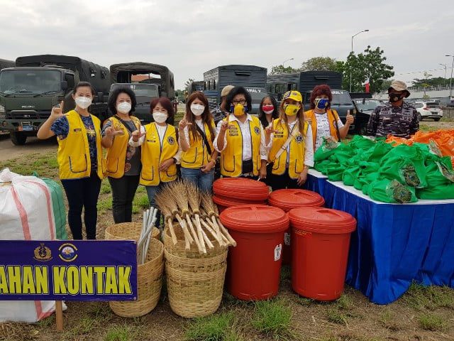 TNI AL LIONS CLUB bersih pantai 2