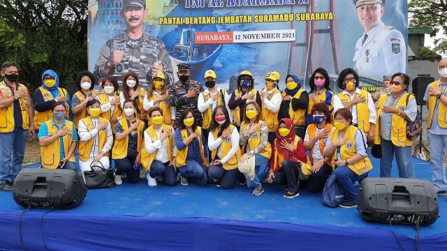 TNI AL Lions Club bersih pantai