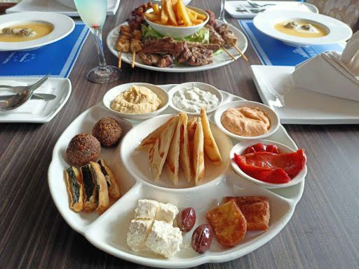 Kuliner Otentik Yunani Hadir di Seventeen Lounge Hotel HARRIS Gubeng 21 kuliner yunani 2