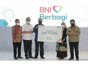 BNI berbagi guru honorer