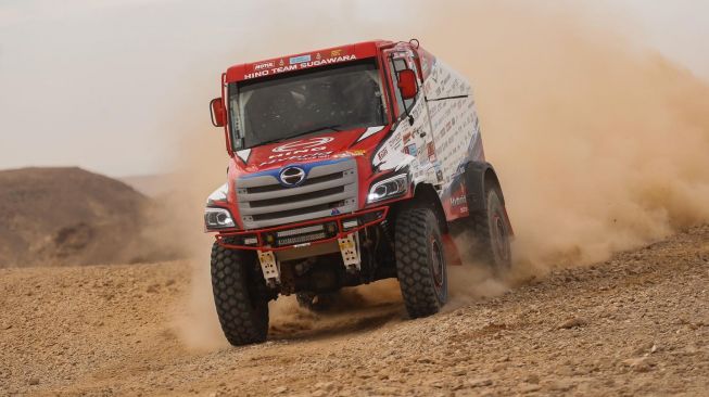 Gunakan Mesin Hybrid, Truk Hino Sukses Finish Reli Dakar 2022 20 Truk Hino Dakkar 2022