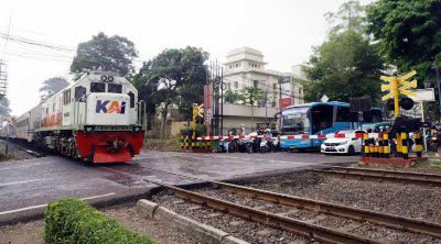 perlintasan kereta