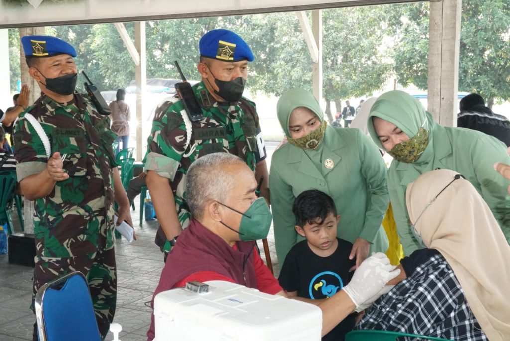 Denpom V/4 Surabaya Gelar Vaksinasi Booster bagi Masyarakat 20 IMG 20220329 WA0062