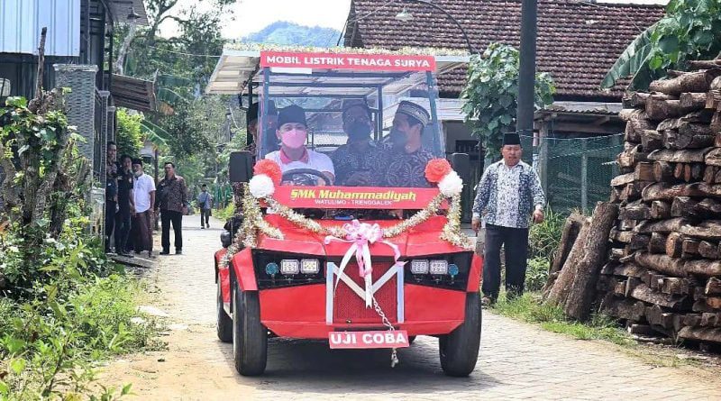 Mas Ipin Beli Mobil Listrik Tenaga Surya Karya SMK Muhammadiyah Watulimo 20 ipin mobil listrik