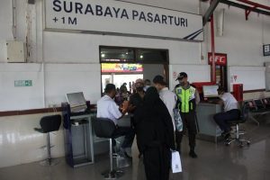 penumpang st pasar turi