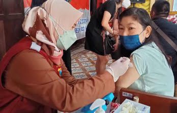Kelenteng Boen Bio & Biddokkes Polda Jatim Gelar Vaksinasi Booster 20 boen bio booster