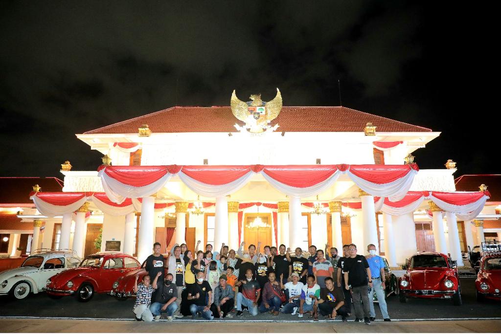 Peringati World Wide VW Beetle Day Puluhan VW Aneka Tipe Parkir Didepan Grahadi 20 IMG 20220623 WA0017
