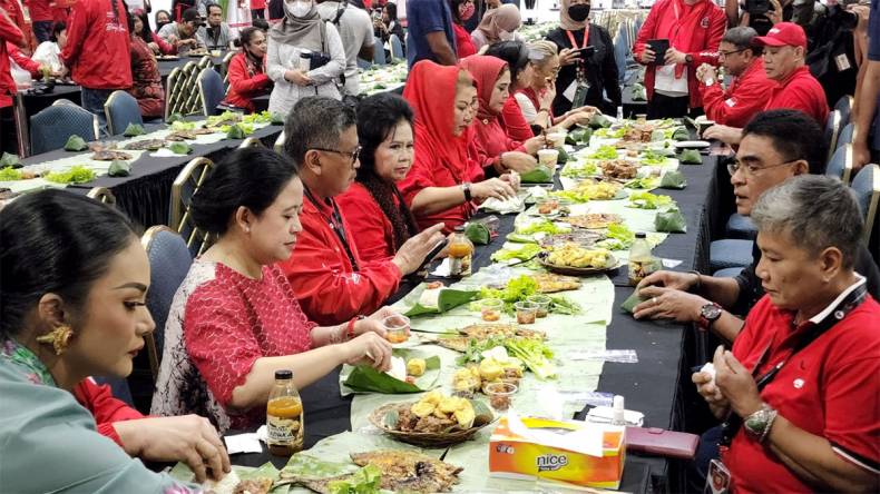 Festival Bakar Ikan Nusantara Bukti Indonesia Berdaulat Dibidang Pangan 20 pdip jatim 220625 festival bakar ikan 2