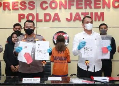 Polisi Bekuk Selebgram Asal Surabaya, Tersangka Arisan Bodong 20 tsk arisan bodong