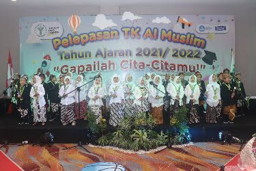 wisuda di Neo Waru