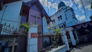 62ca6ccf5bdef gereja kristen jawa gkj joyodiningratan dan masjid al hikmah di solo 1265 711