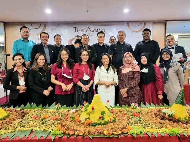 Rayakan Hari Jadi ke-9, The Alana Surabaya Gelar Perayaan Potong Tumpeng Sepanjang 9 Meter 20 Alana hut