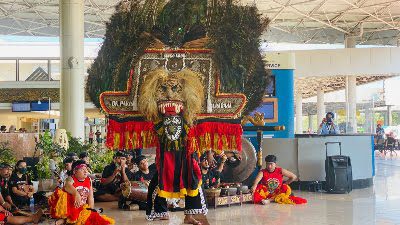 Kolaborasi Dengan Disbudpar Hadirkan Seni Budaya di Bandara 20 Juanda reoq