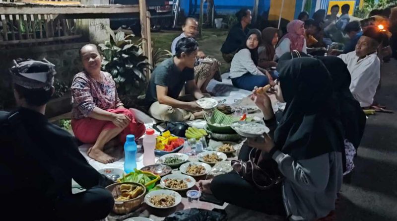 Tumpeng Sewu Tradisi Santap Hidangan Pecel Pitik Khas Desa Kemiren 20 desa kemiren