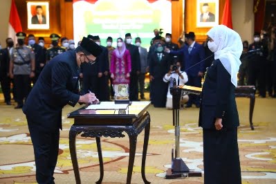 Adhy Karyono Resmi Dilantik Jadi Sekda Jawa Timur 20 lantik Ady Karyono