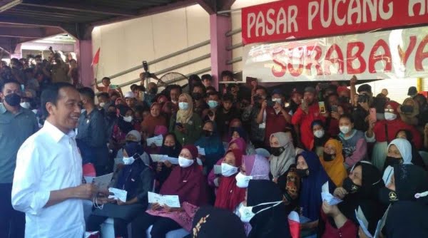 Kunjungan ke Surabaya, Presiden Jokowi Salurkan Bantuan PKH & BPNT di Pasar Pucang Anom 20 Jokowi Pucang Anom
