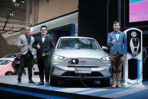 Kiri ke Kanan Zhang Wei Wei Vice Managing Director MG Motor Indonesia Rendi Radito Sales and Network Director MG Motor Indonesia Arief Syarifudin Marketing PR Director MG Motor Indonesia a