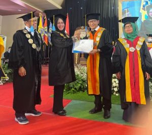 wisuda fikom unitomo