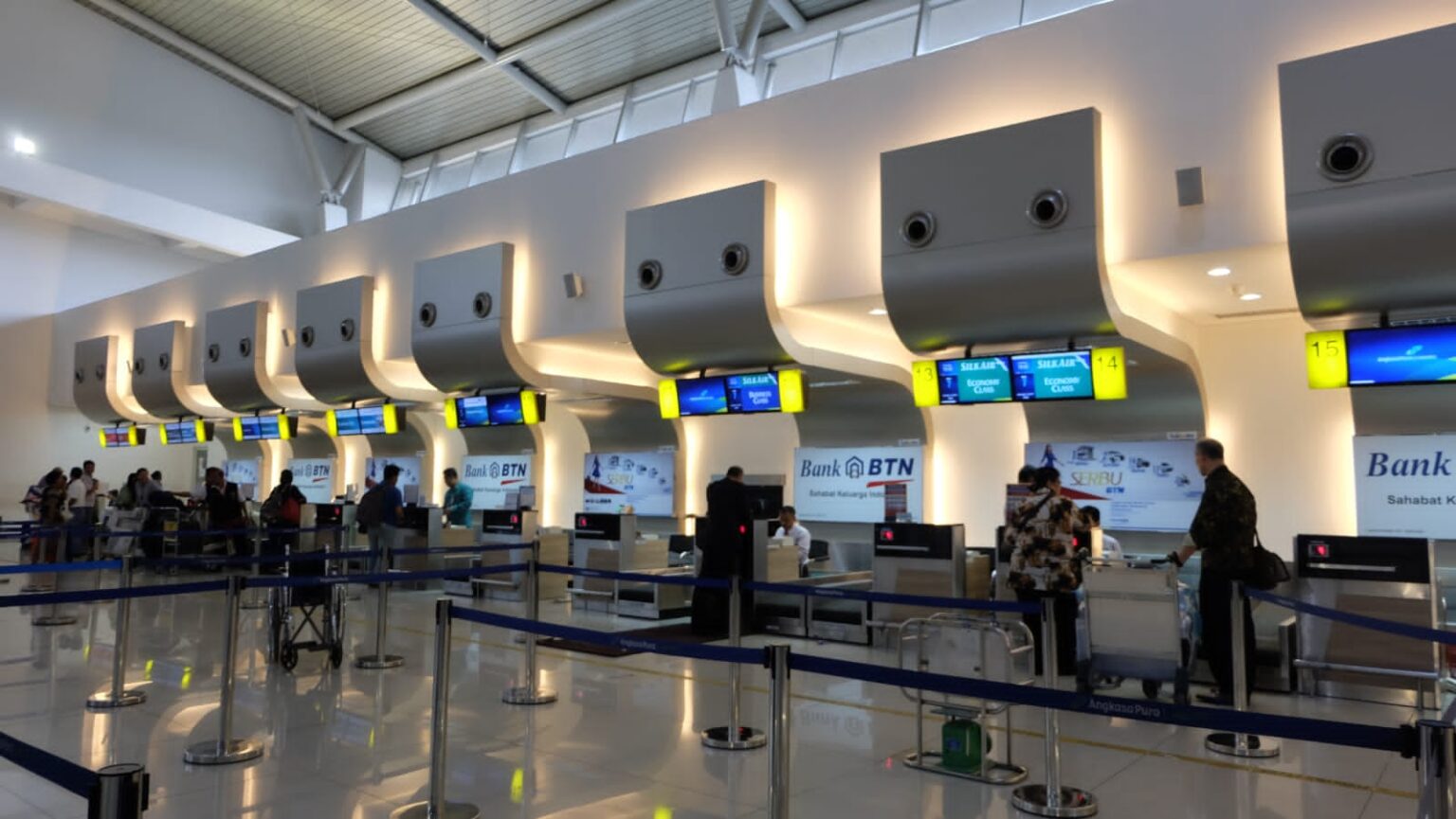 Erupsi Anak Krakatau Berdampak, 36 Penerbangan di Bandara Juanda Alami Penyesuaian 20 bandara juanda