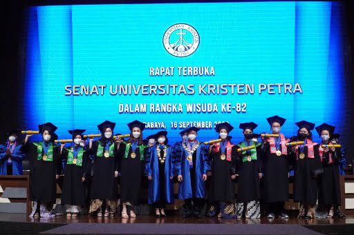 wisuda ukp
