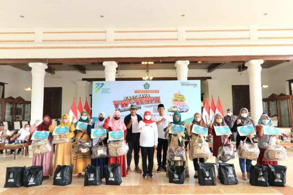 Pemberian Bantuan bagi 77 Ibu Hamil di Sidoarjo, Khofifah: Pencegahan Stunting pada Bayi Sejak dalam Kandungan 20 IMG 20221030 WA0050
