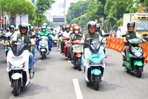 Konvoi motor liatrik