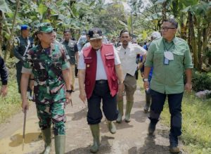 Kunjungi bencana banjir