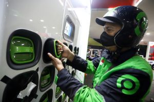 Stasiun Penukaran Baterai Kendaraan Listrik Umum SPBKLU Dery Ridwansah 7