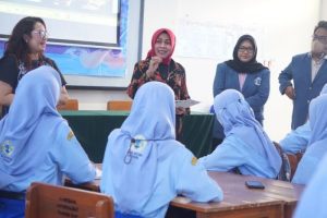 Tim Dosen Pengabdian Unitomo Gelar SMAK Bagi Siswa SMADOR 21 dosen unitomo