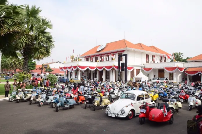 Parade Volkswagen dan Vespa Sambut HUT Pemprov Jatim ke-77 20 Parade VW dan Vespa